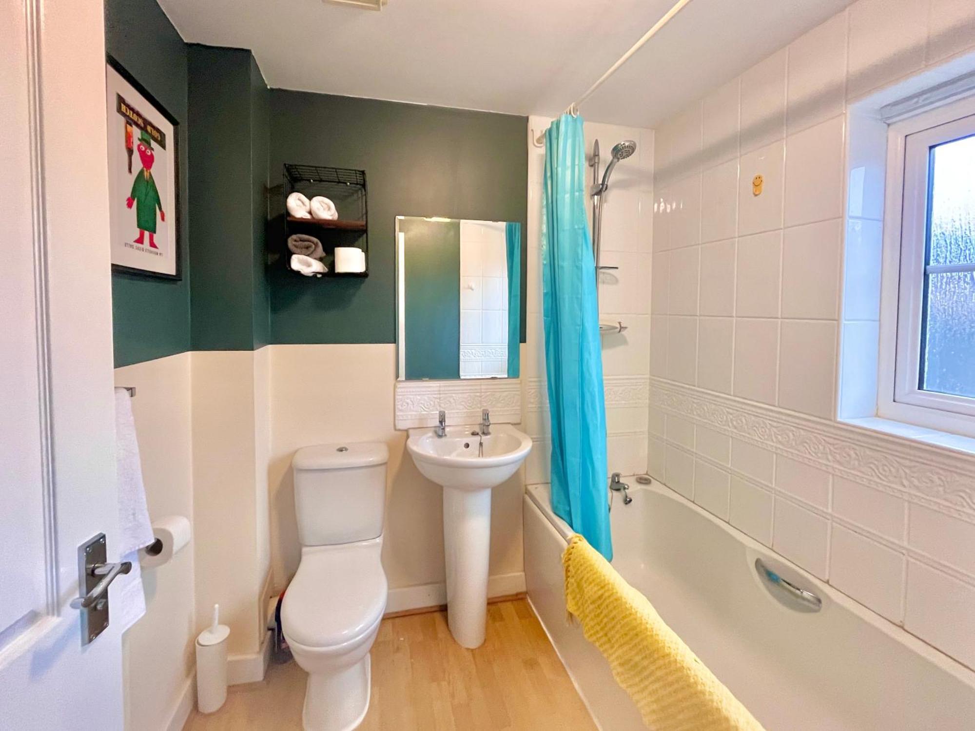 Payler House Sheffield-wifi -large Parking Space-cozy 4 Bedrooms