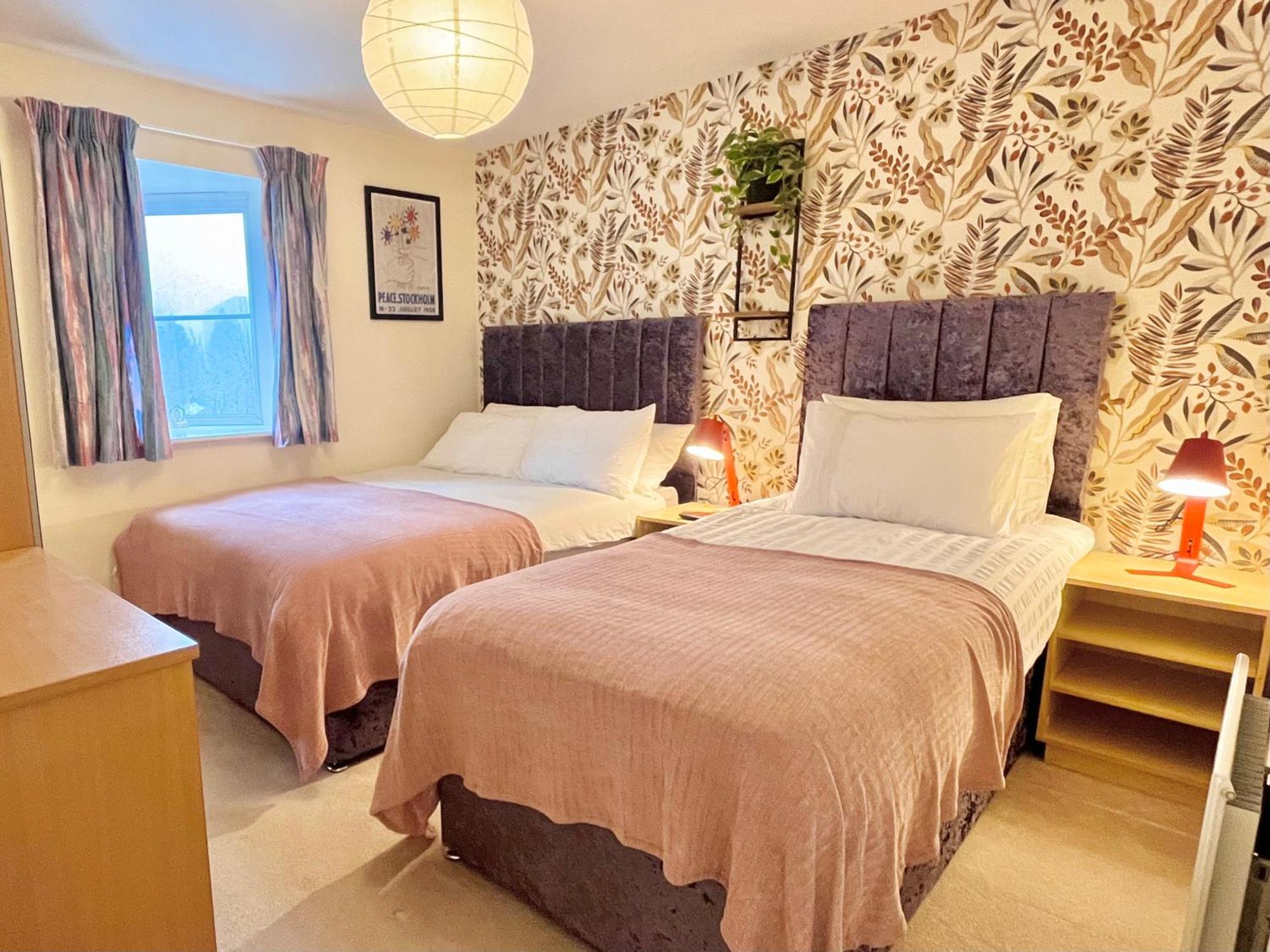 Casa de férias Payler House Sheffield-wifi -large Parking Space-cozy 4 Bedrooms Sheffield