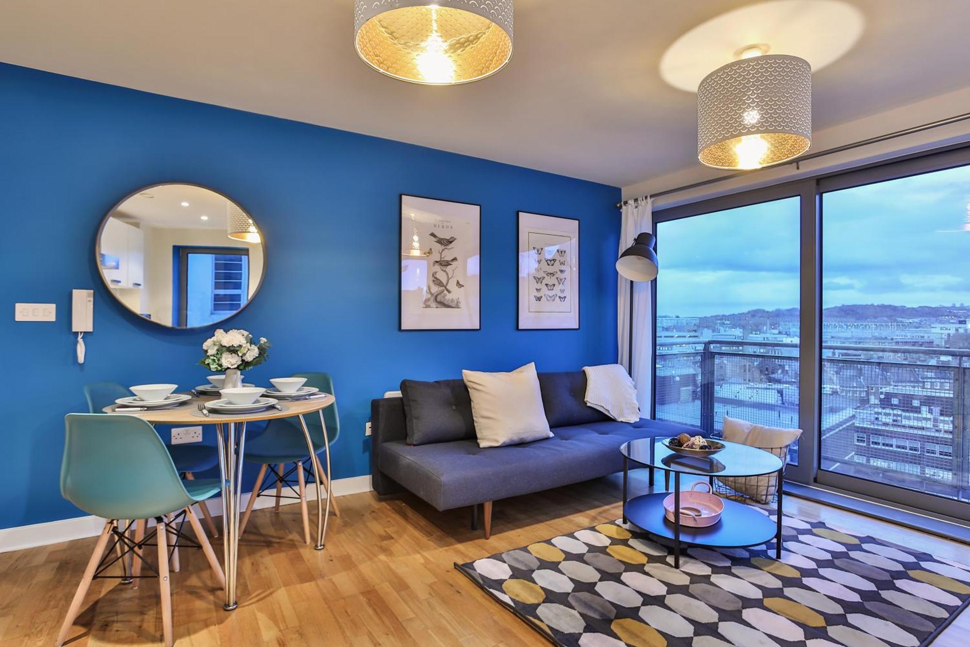 Apartment Skyview By Noknokstay - Centre With Parking - Group, Family, Business *