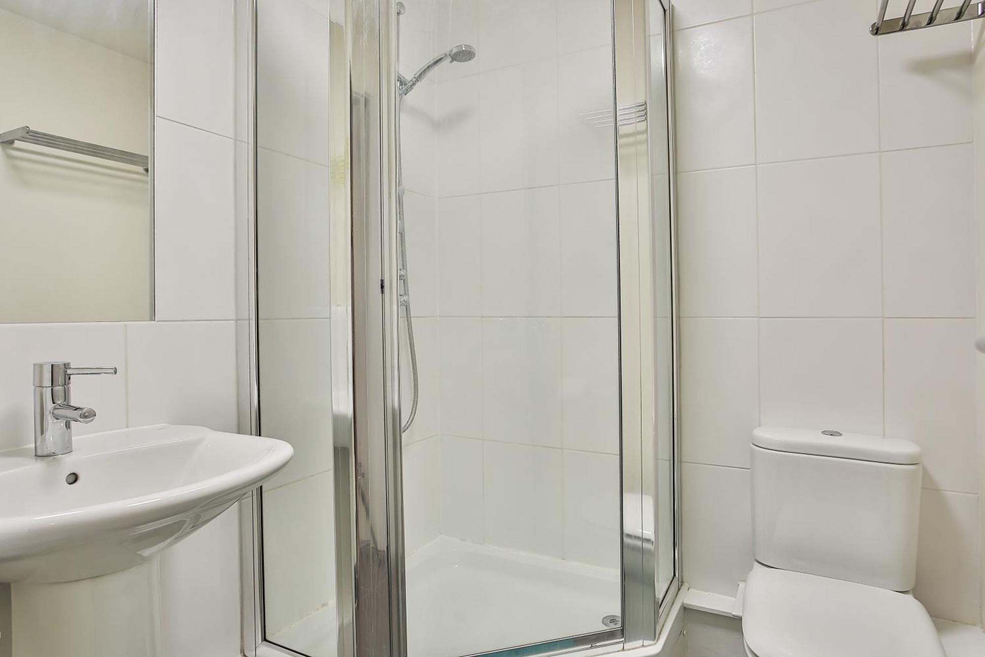 Apartment Skyview By Noknokstay - Centre With Parking - Group, Family, Business