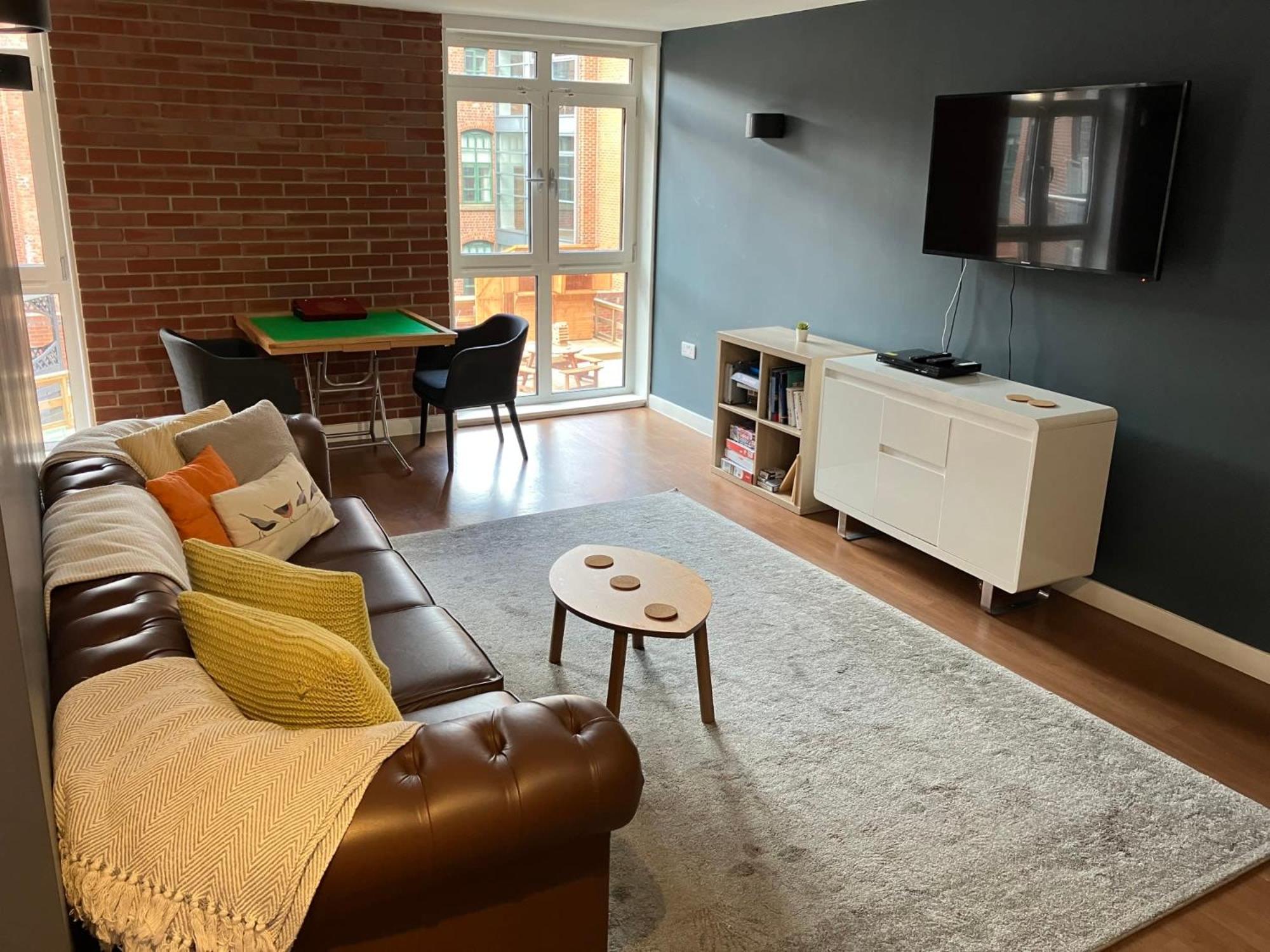 Apartment Corner House In Sheffield