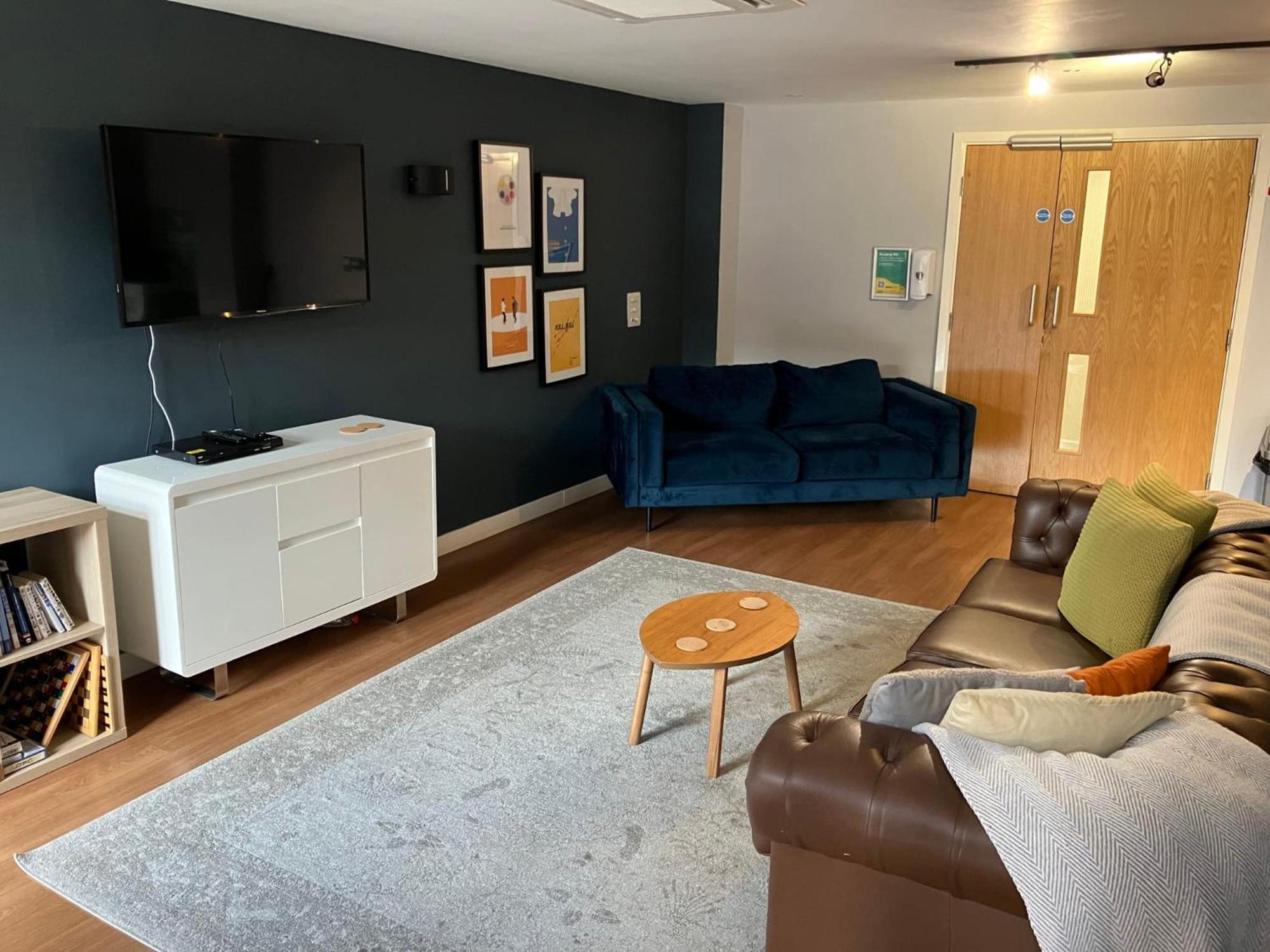 Corner House In Apartment