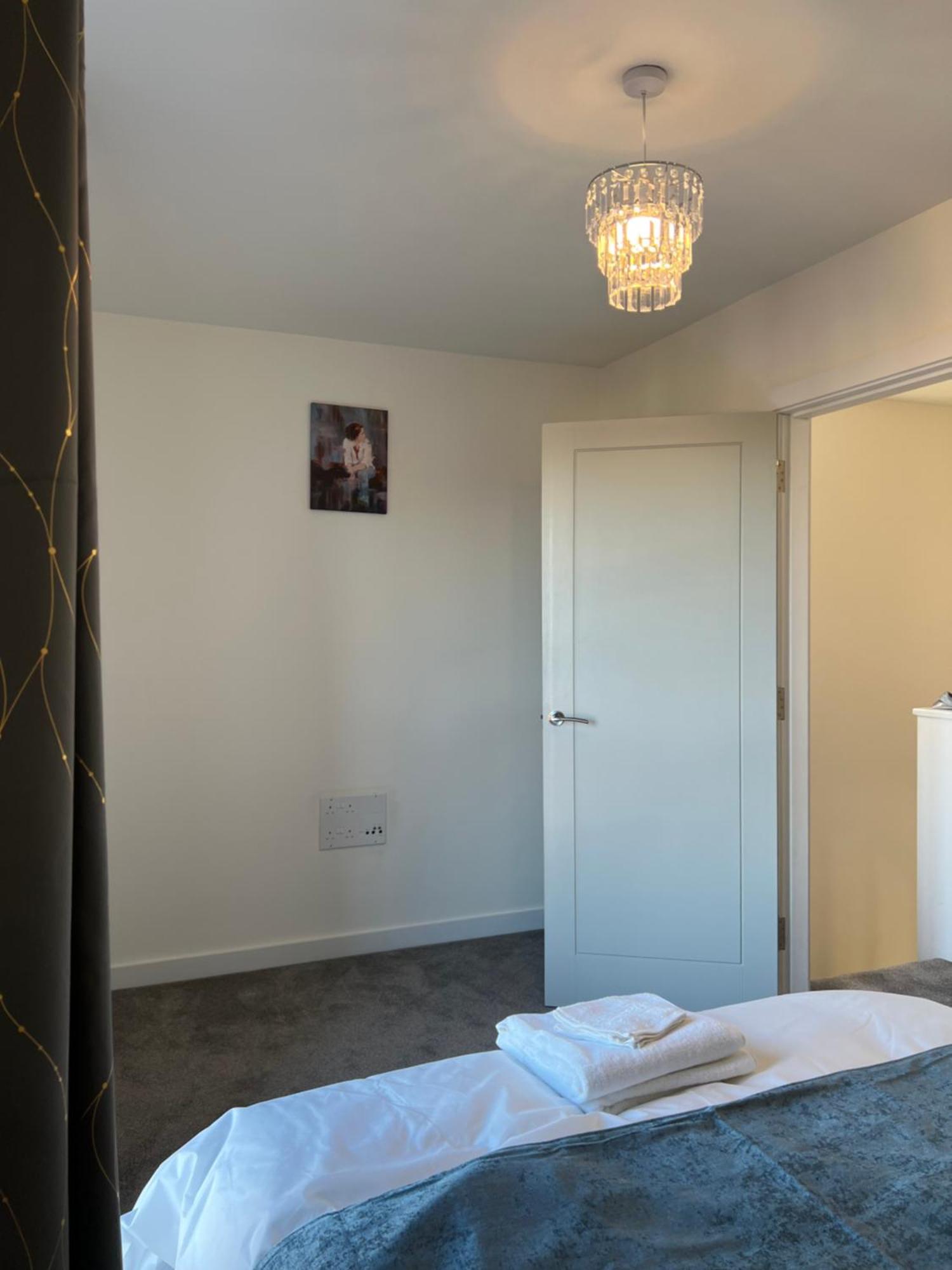 New Peaceful Luxury With Free Parkingwifi Sheffield