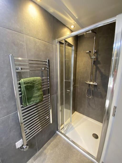 Apartment Contemporary Centre 3 Bedroom *