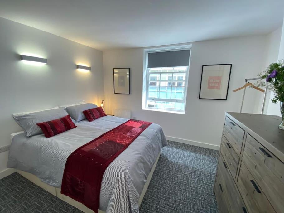 Contemporary Centre 3 Bedroom