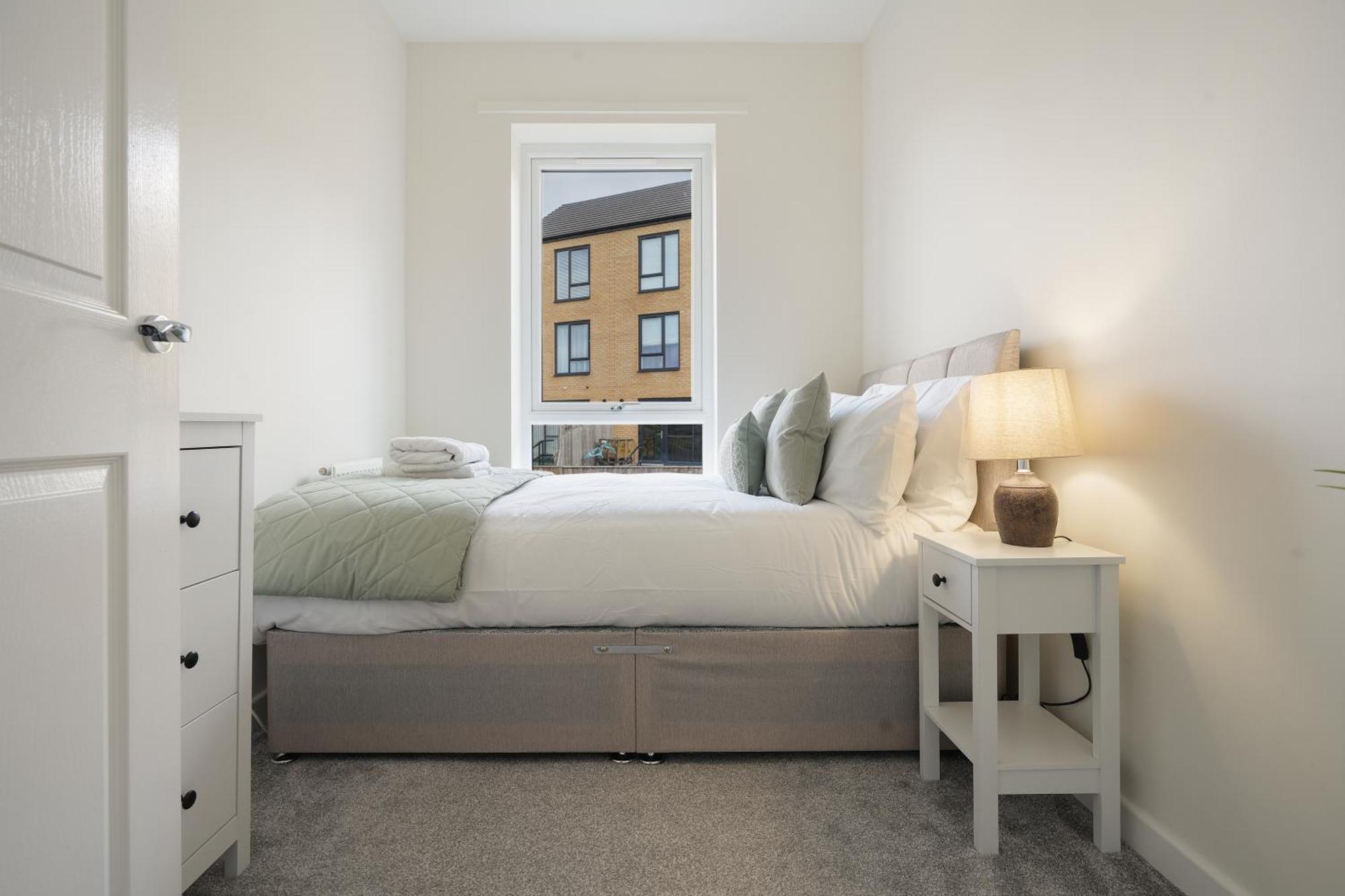Mersey Way, Spacious 3 Bed Home, Close To Centre & Free Driveway Parking - Perfect For Workers, Groups & Families - Hosted By Host Save Apartment Sheffield
