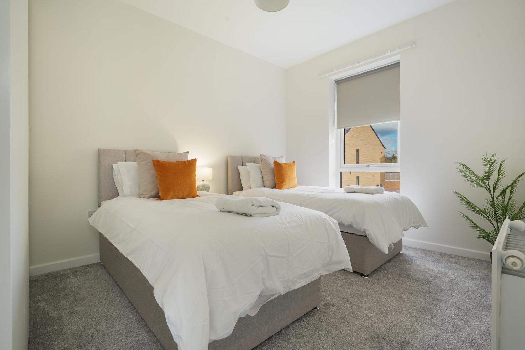 Mersey Way, Spacious 3 Bed Home, Close To Centre & Free Driveway Parking - Perfect For Workers, Groups & Families - Hosted By Host Save Apartment Sheffield