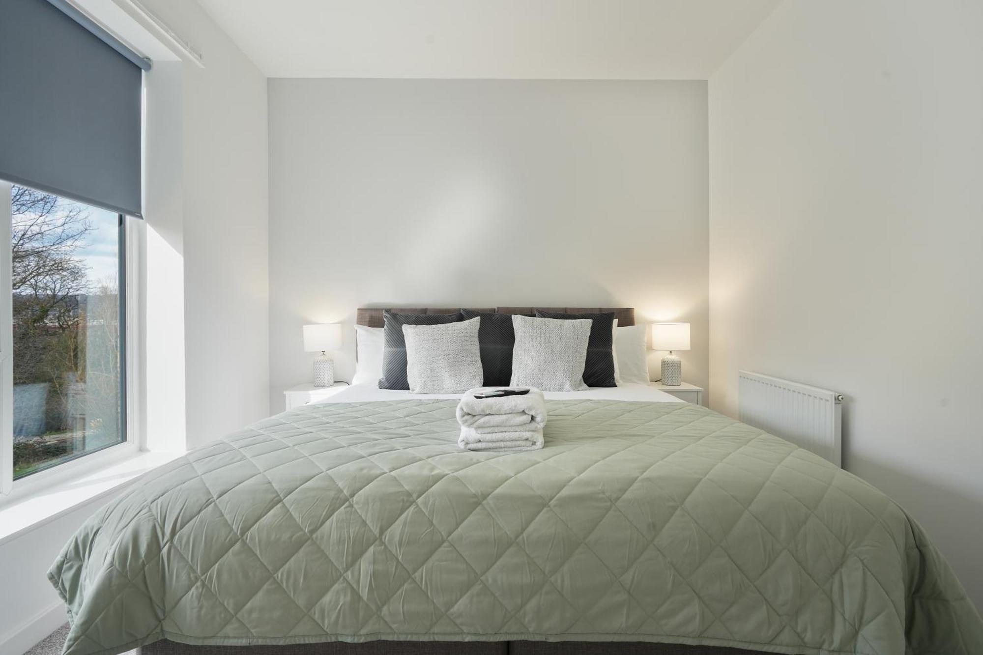 Apartment Mersey Way, Spacious 3 Bed Home, Close To Centre & Free Driveway Parking - Perfect For Workers, Groups & Families - Hosted By Host Save Sheffield