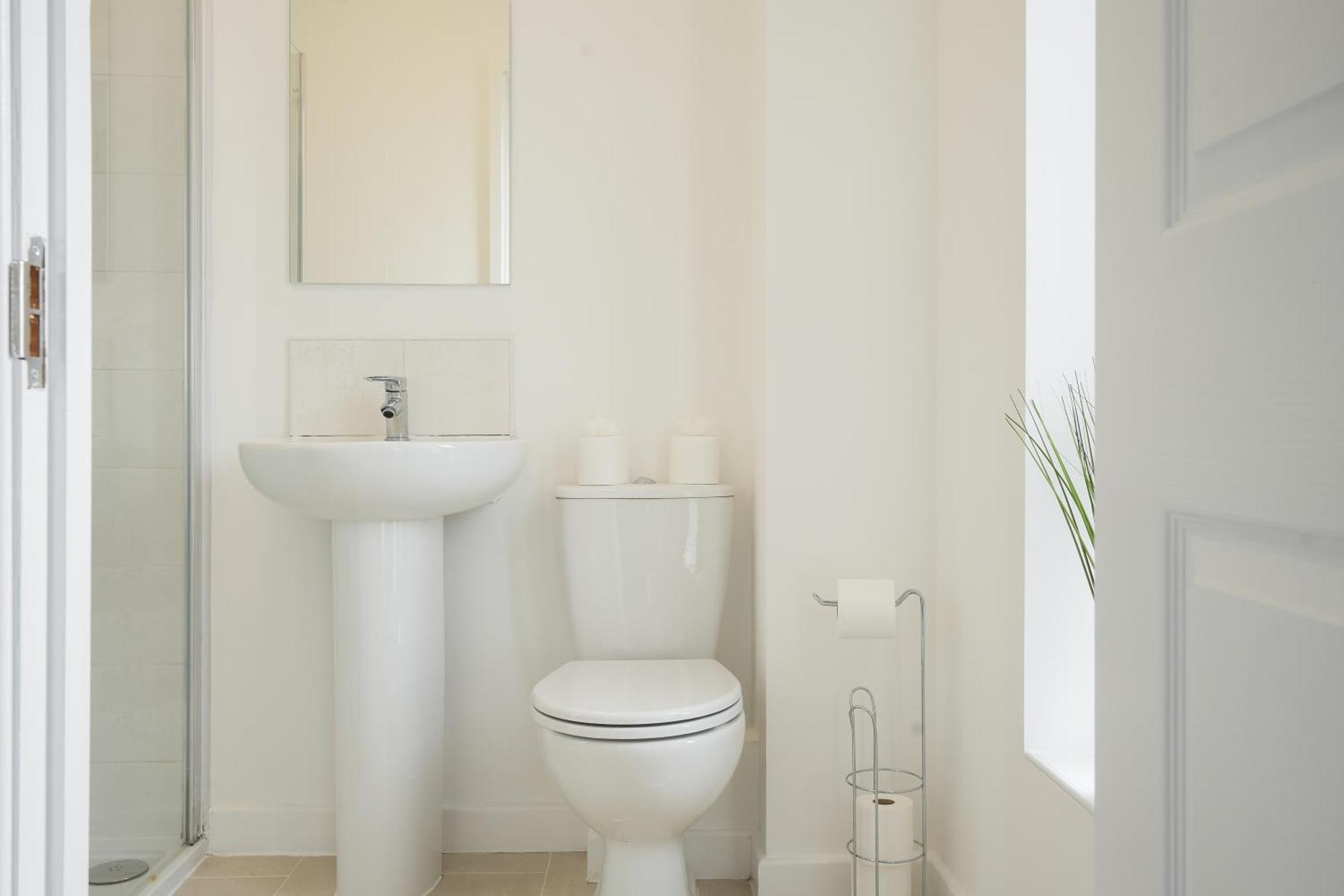 Mersey Way, Spacious 3 Bed Home, Close To Centre & Free Driveway Parking - Perfect For Workers, Groups & Families - Hosted By Host Save Apartment Sheffield