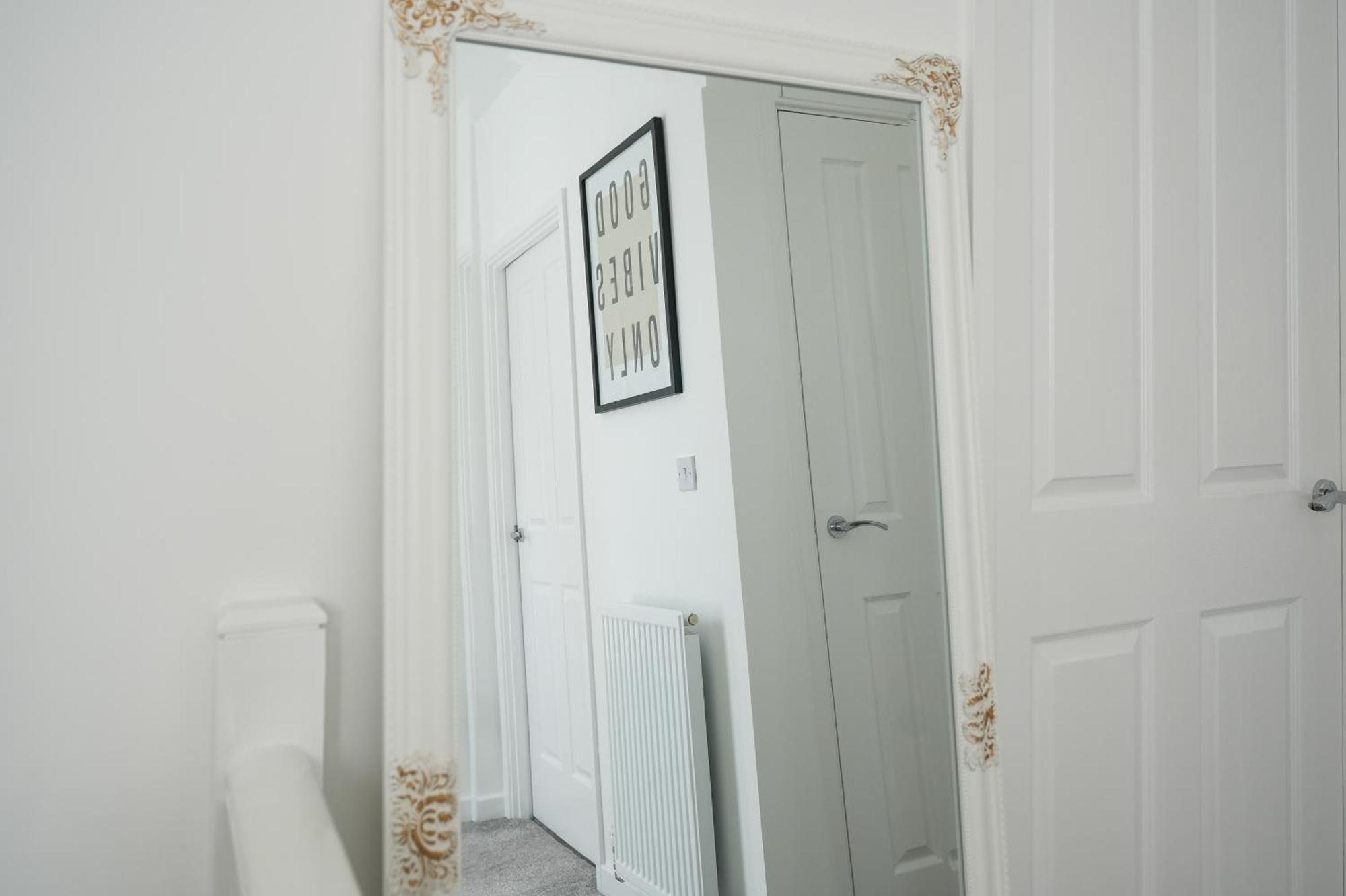Apartment Mersey Way, Spacious 3 Bed Home, Close To Centre & Free Driveway Parking - Perfect For Workers, Groups & Families - Hosted By Host Save Sheffield