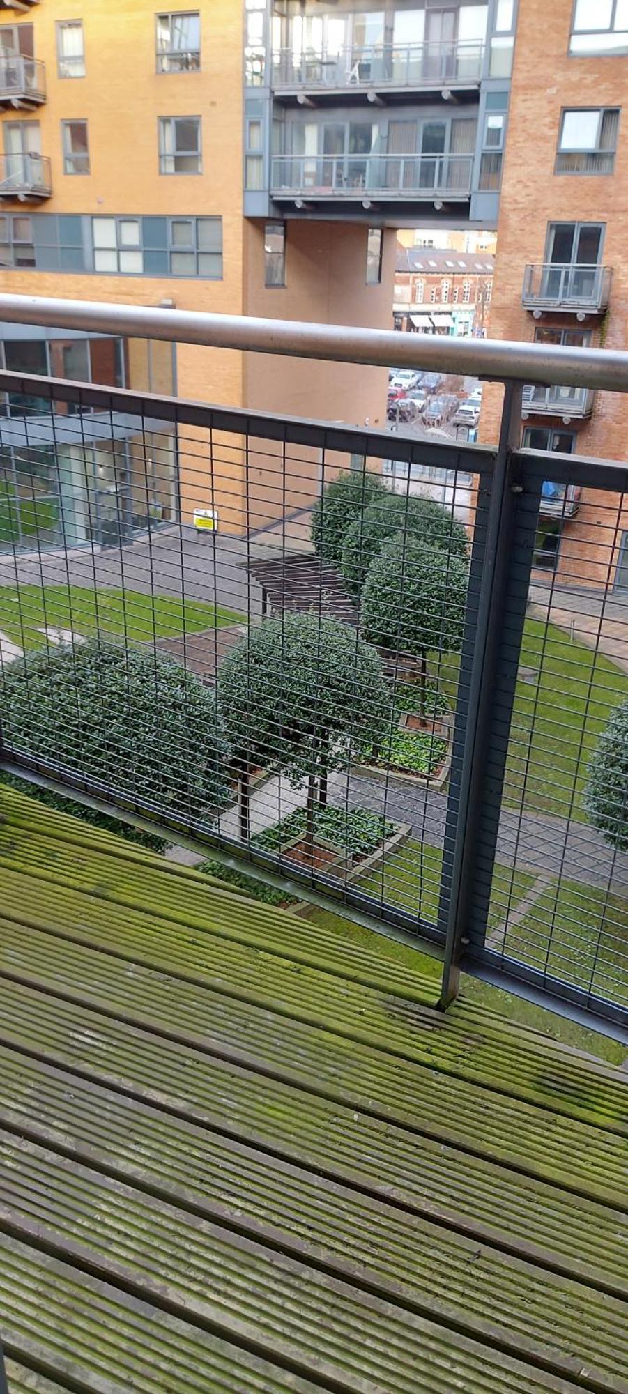Apartment In Great Location With A Balcony & Parking Possible - West One *