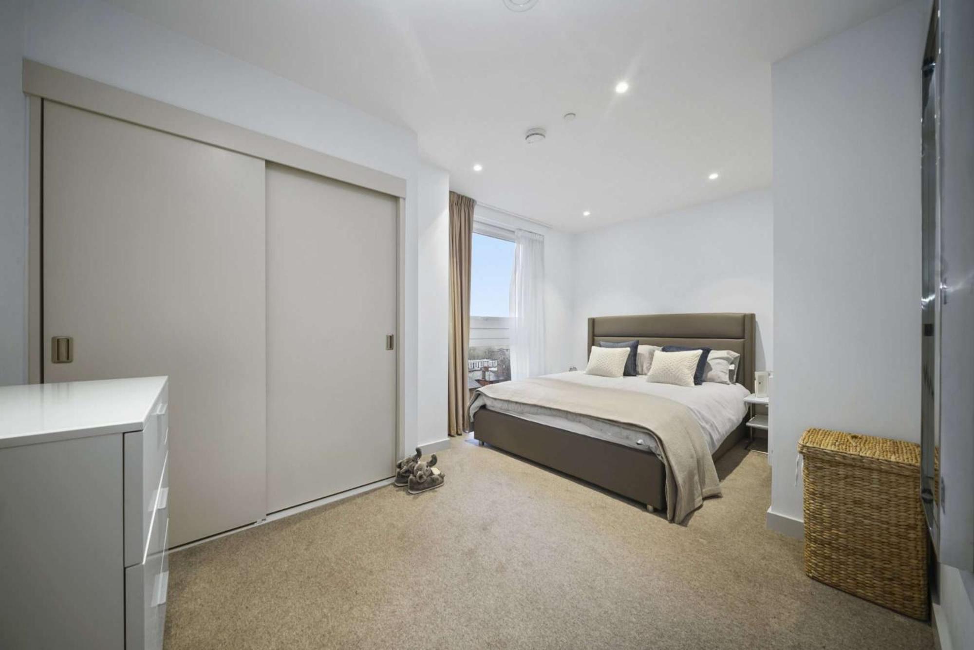 Stephs Lovely 4 Bedroom Apartment