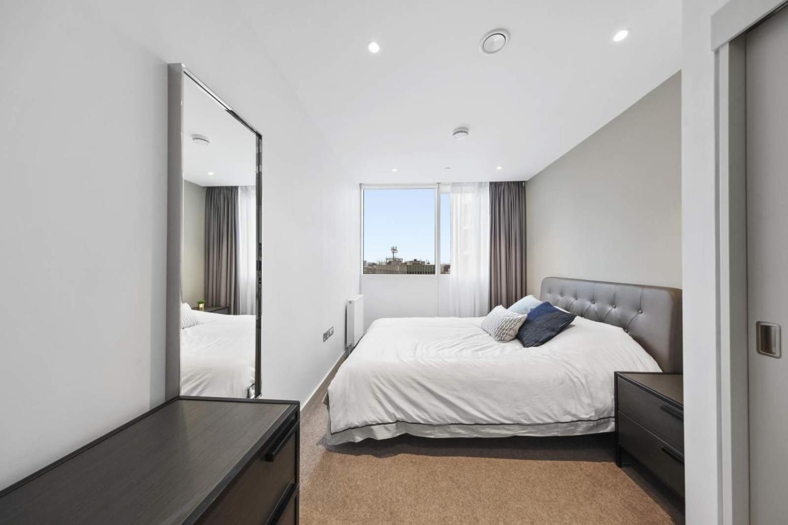 Stephs Lovely 4 Bedroom Apartment *