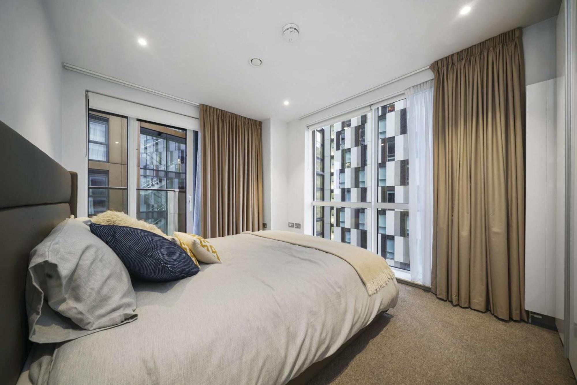 Stephs Lovely 4 Bedroom Apartment Sheffield