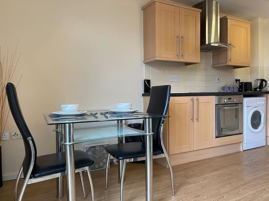 Apartamento 1 Bed Modern With Free Parking, Centre