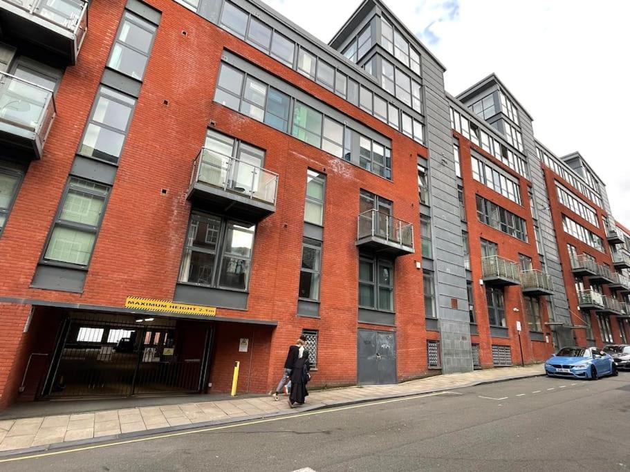 1 Bed Modern With Free Parking, Centre