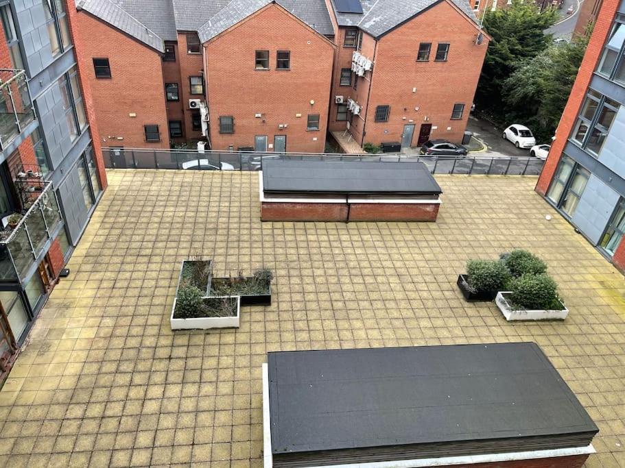 1 Bed Modern With Free Parking, Centre *