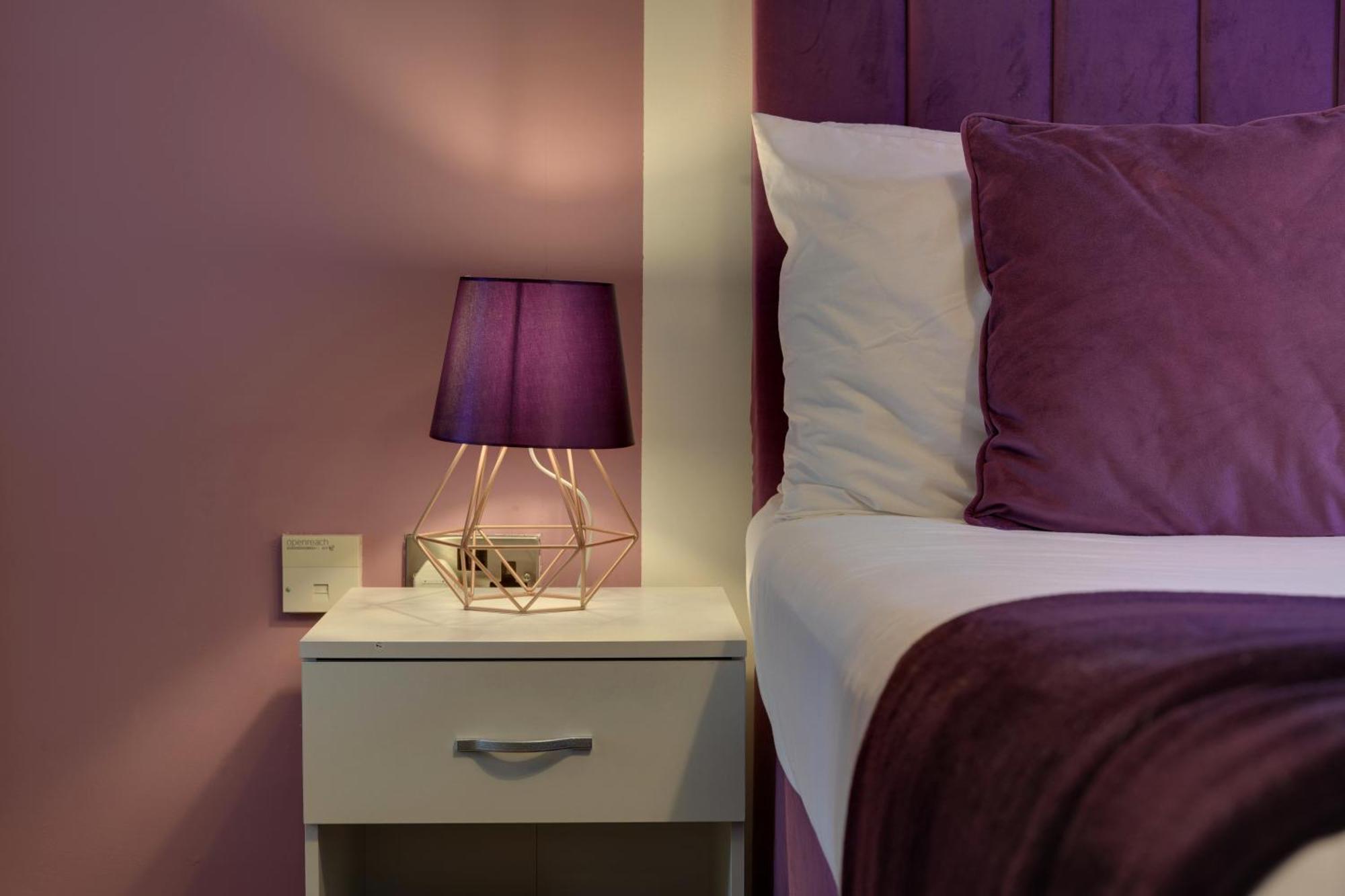 Stylish 2 Bed 104 - Centre, Free Parking, Coffee Machine & Netflix - Hosted By Host Save