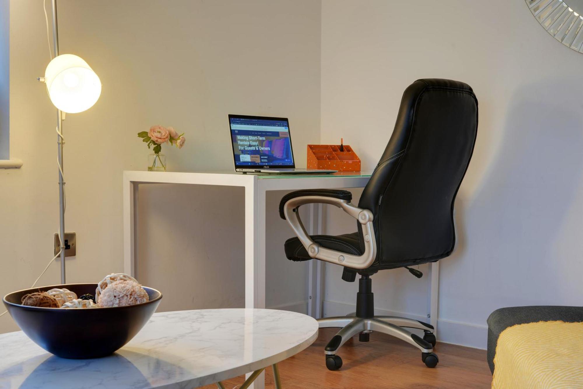 Stylish 2 Bed 18 - Centre, Free Parking, Espresso Machine & Netflix - Hosted By Host Save *