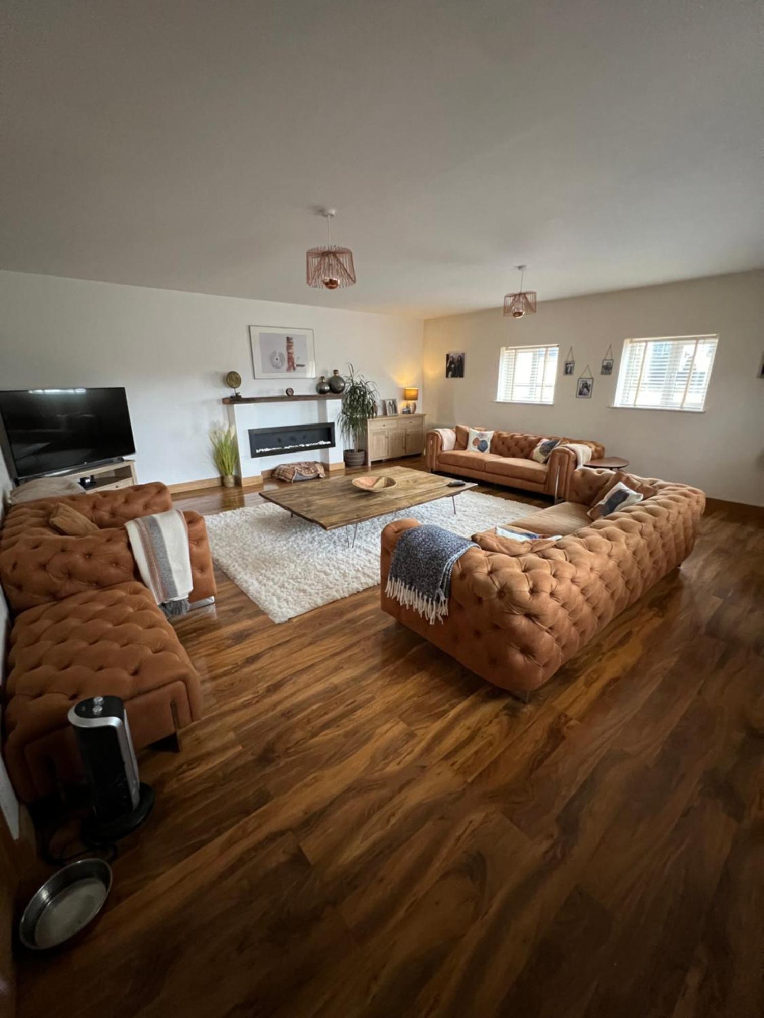 Beautiful Modern Farm House * Sheffield