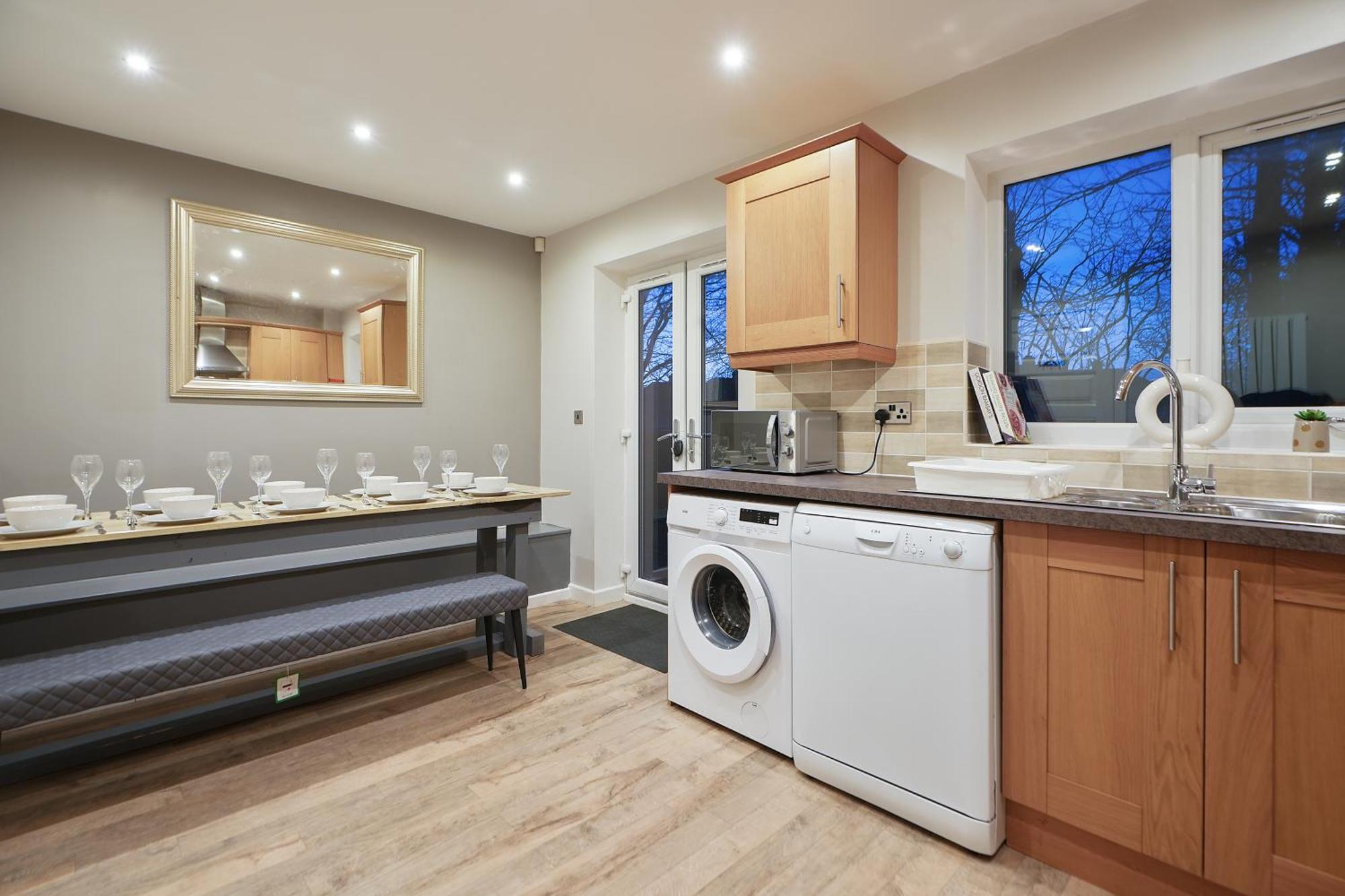 Richmond House - 5 Bed House That Sleeps 10, Great For Workers & Groups, Netflix & Free Parking - Hosted By Host Save *