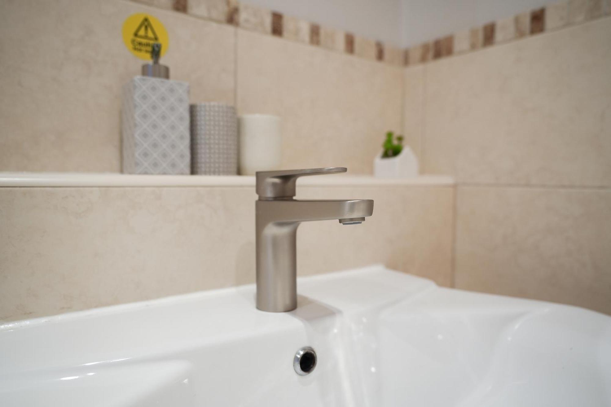 Holiday home Richmond House - 5 Bed House That Sleeps 10, Great For Workers & Groups, Netflix & Free Parking - Hosted By Host Save Sheffield