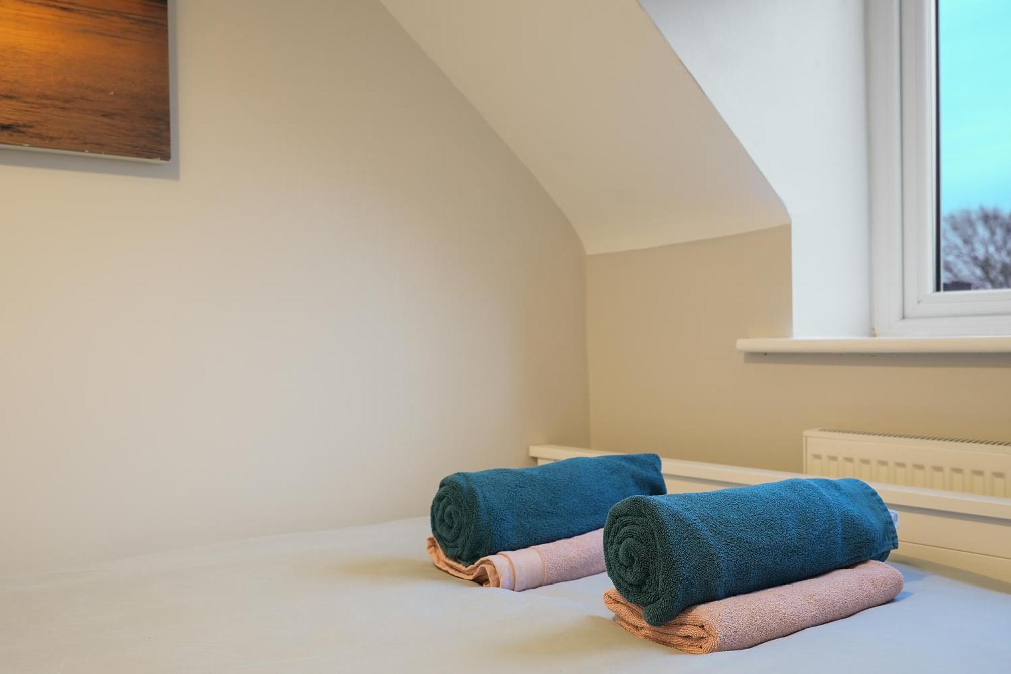 Richmond House - 5 Bed House That Sleeps 10, Great For Workers & Groups, Netflix & Free Parking - Hosted By Host Save