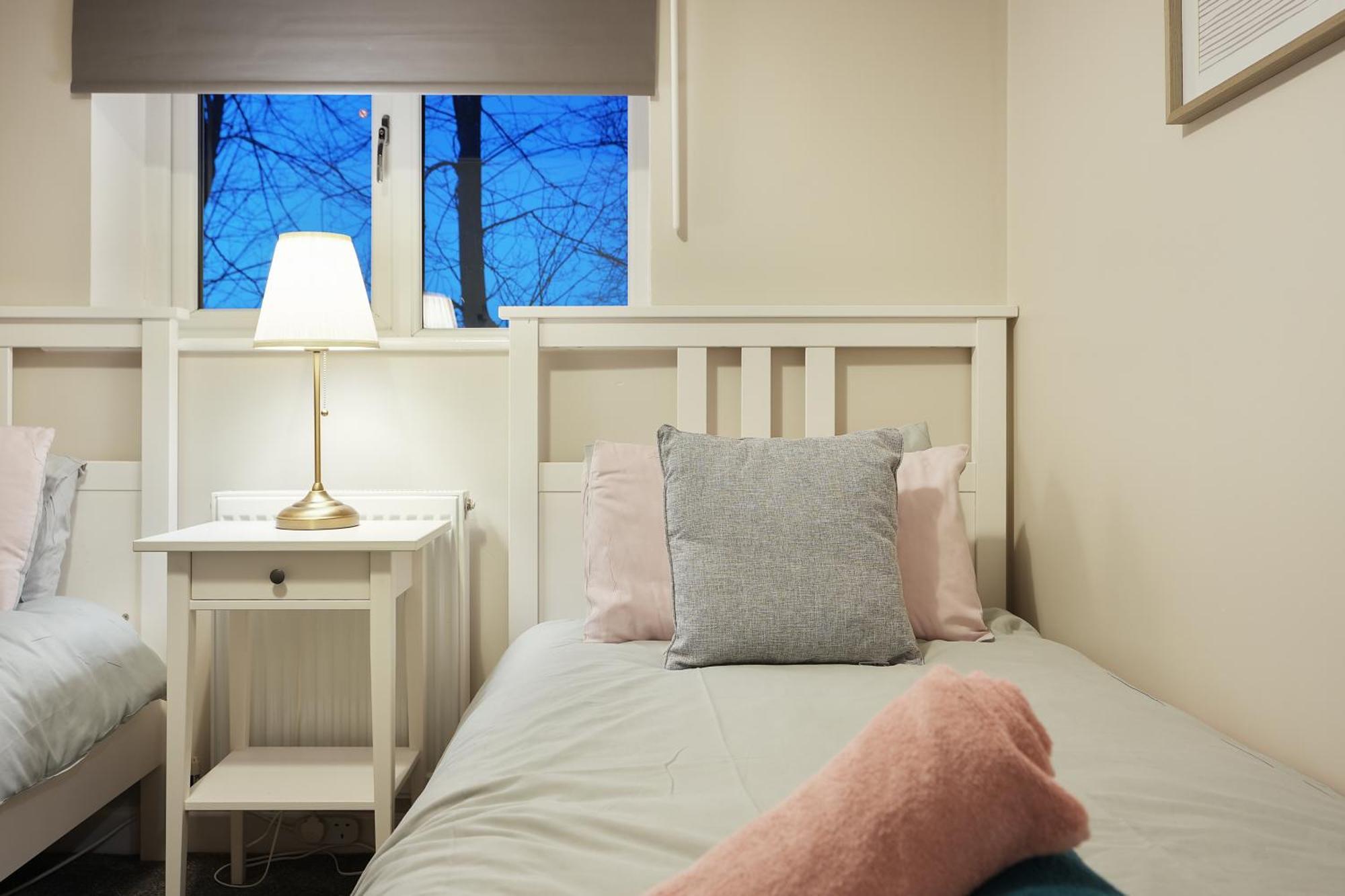 Holiday home Richmond House - 5 Bed House That Sleeps 10, Great For Workers & Groups, Netflix & Free Parking - Hosted By Host Save Sheffield