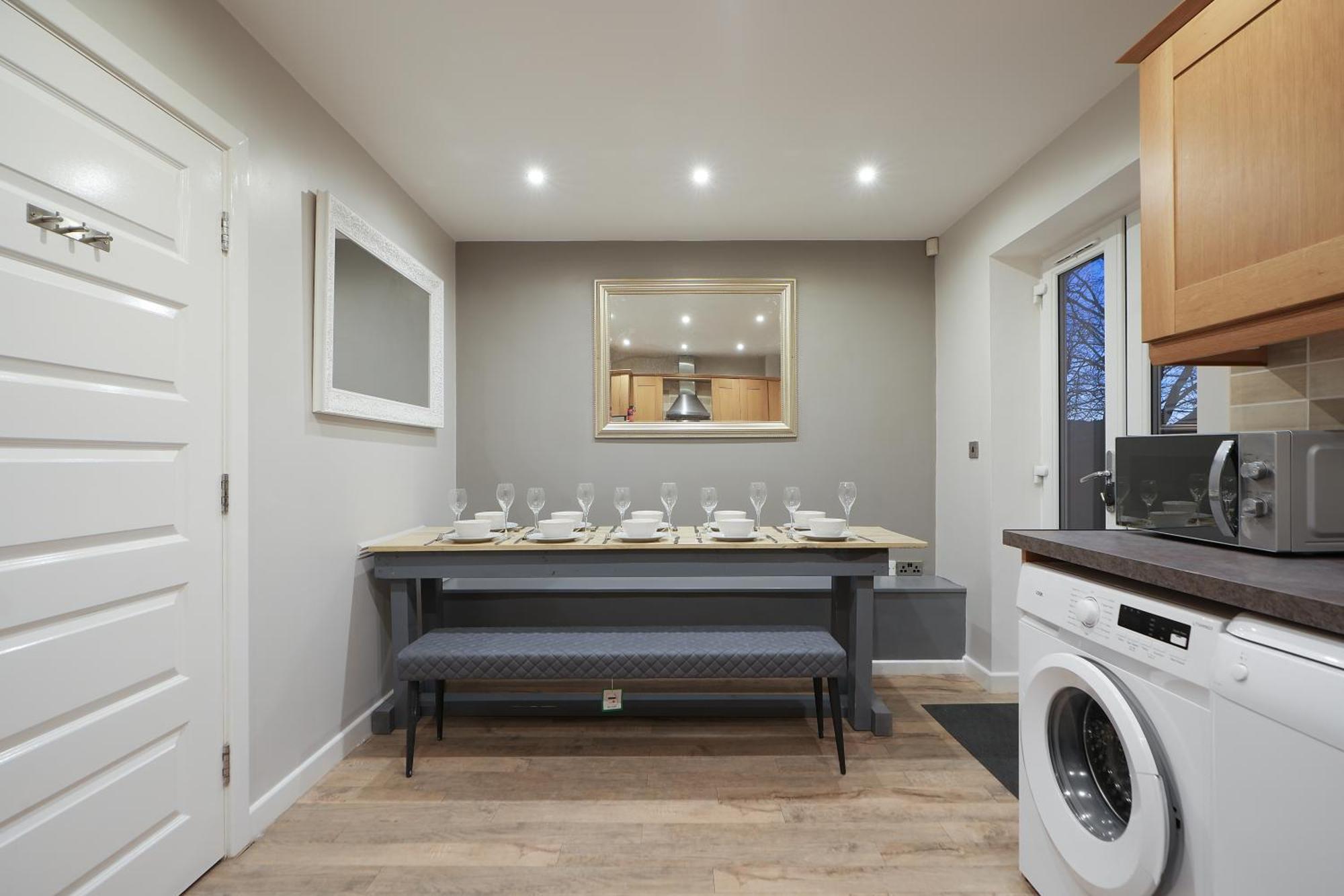 Richmond House - 5 Bed House That Sleeps 10, Great For Workers & Groups, Netflix & Free Parking - Hosted By Host Save Holiday home Sheffield