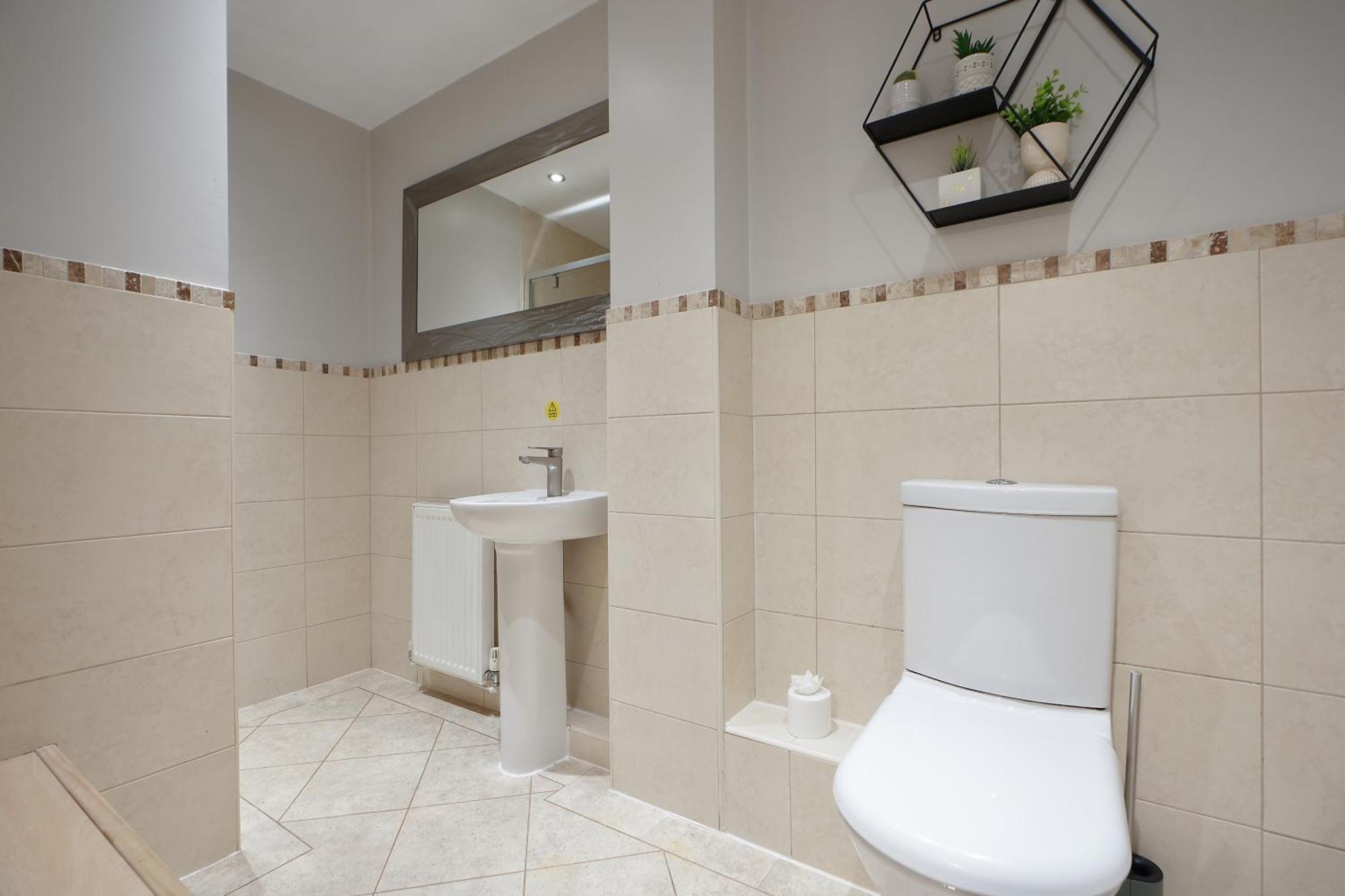 Richmond House - 5 Bed House That Sleeps 10, Great For Workers & Groups, Netflix & Free Parking - Hosted By Host Save *