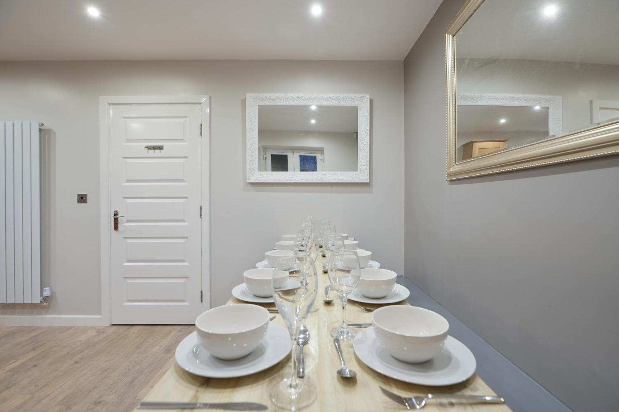Richmond House - 5 Bed House That Sleeps 10, Great For Workers & Groups, Netflix & Free Parking - Hosted By Host Save Holiday home *