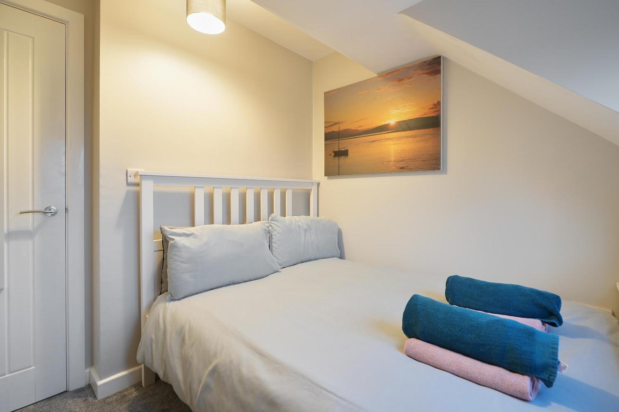 Richmond House - 5 Bed House That Sleeps 10, Great For Workers & Groups, Netflix & Free Parking - Hosted By Host Save Sheffield