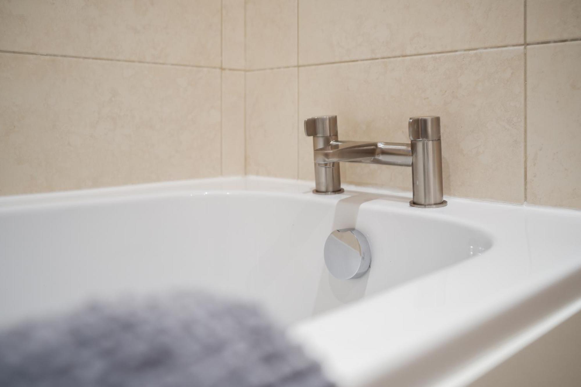 Richmond House - 5 Bed House That Sleeps 10, Great For Workers & Groups, Netflix & Free Parking - Hosted By Host Save Sheffield