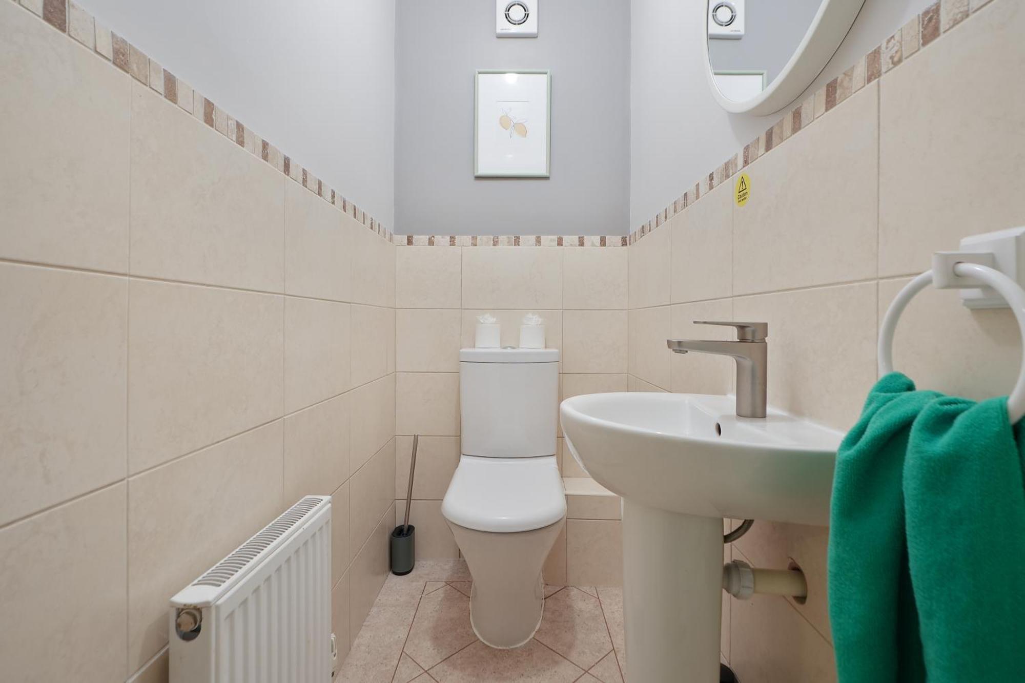 Richmond House - 5 Bed House That Sleeps 10, Great For Workers & Groups, Netflix & Free Parking - Hosted By Host Save