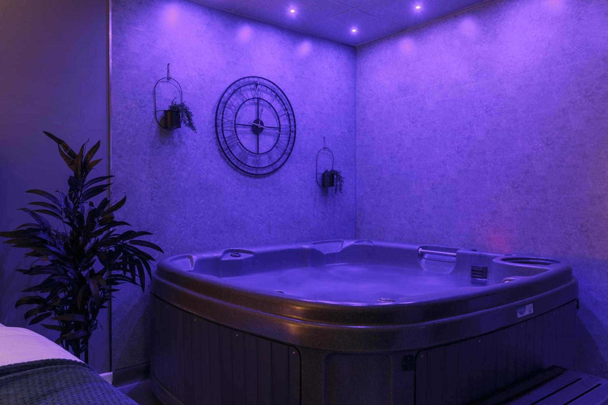 Riverside With Jacuzzi! Apartamento *