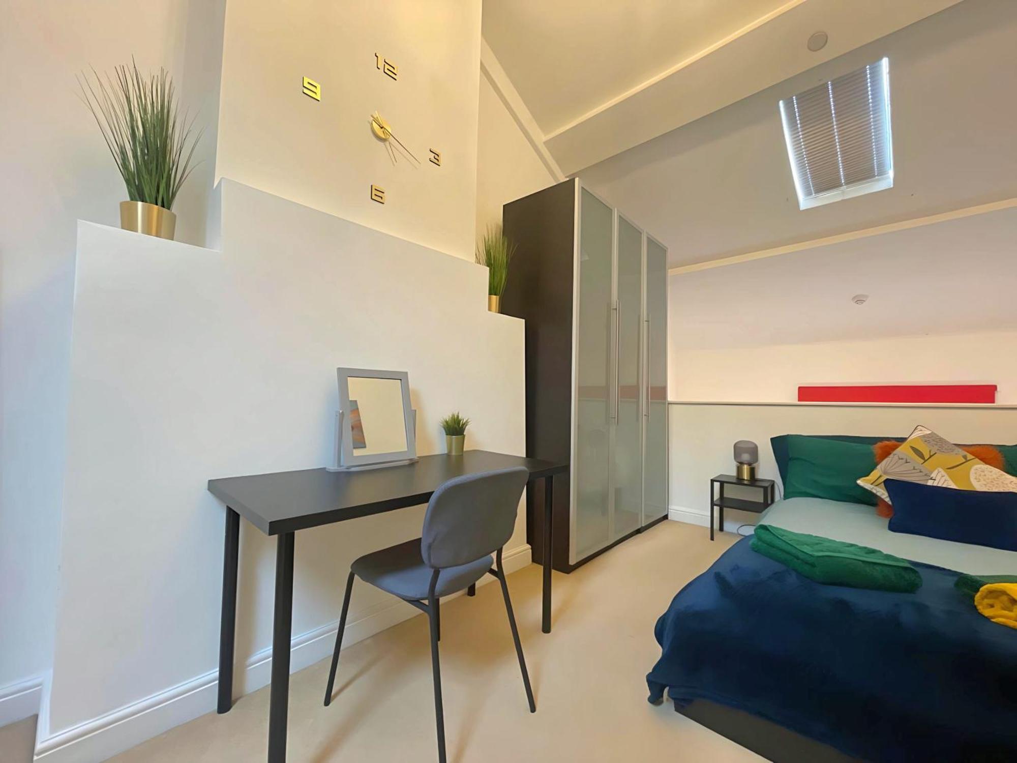 Vibrant Loft In Grade Ii Listed Georgian Building Apartment