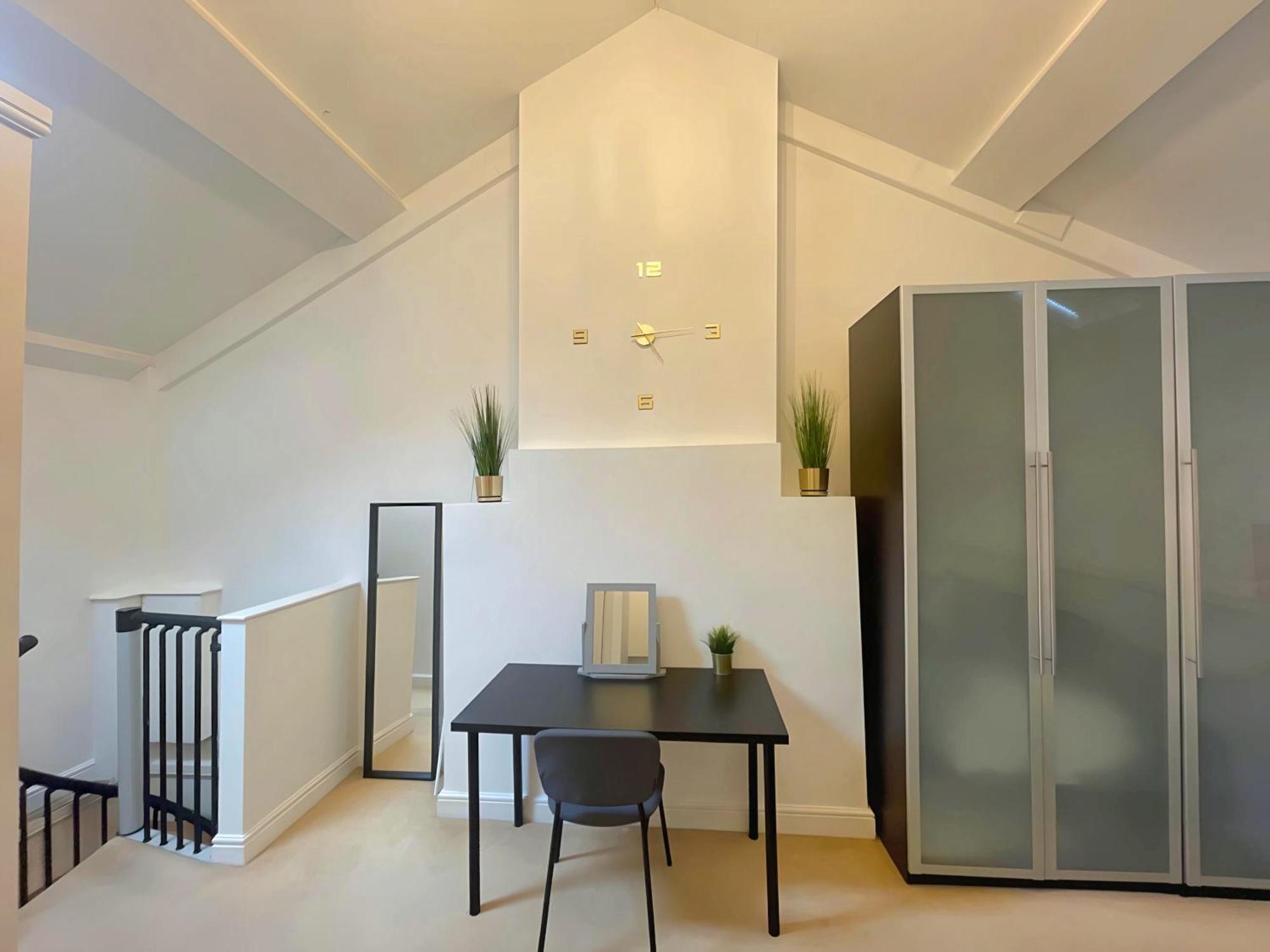 Apartment Vibrant Loft In Grade Ii Listed Georgian Building *