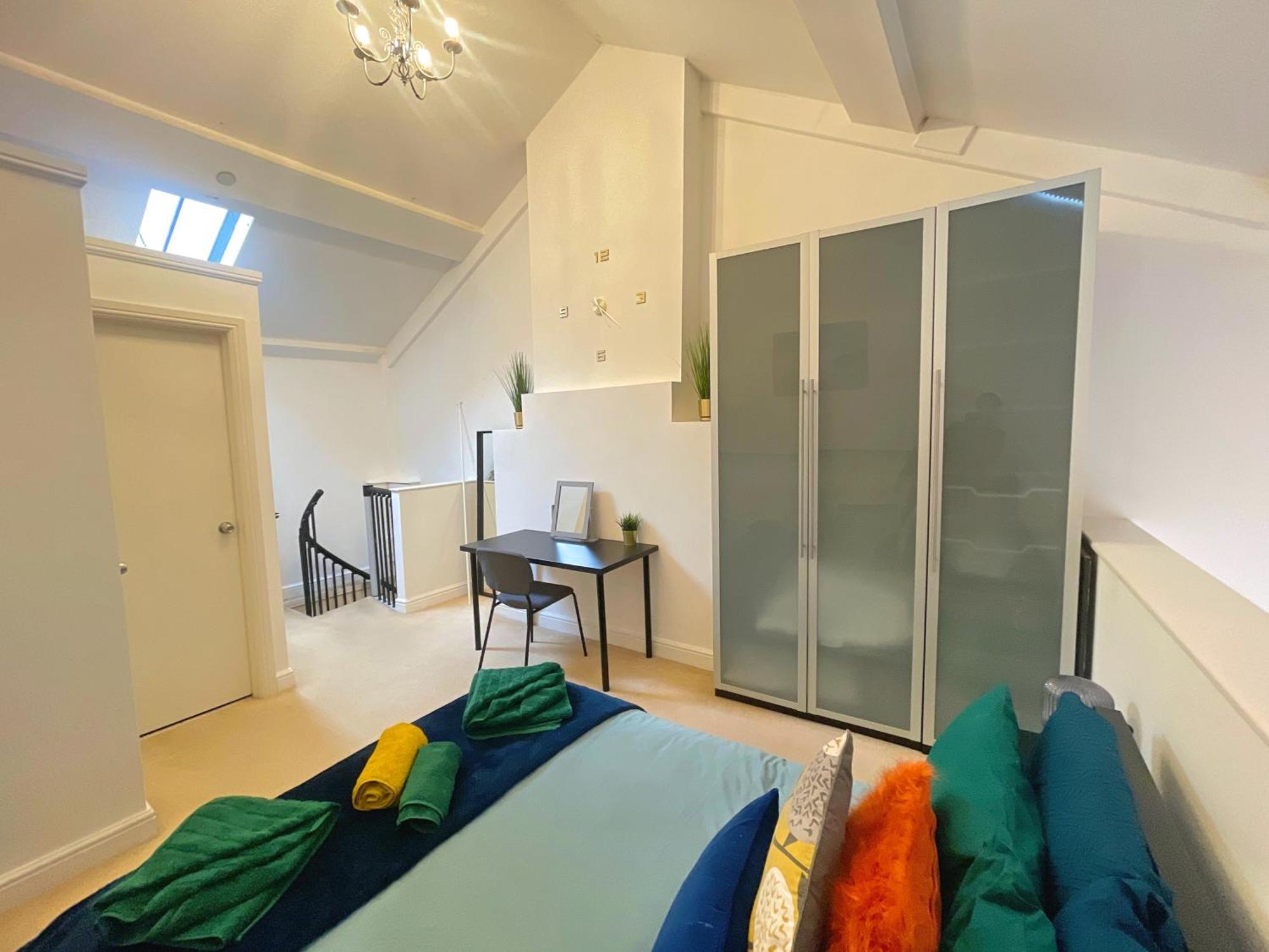 Vibrant Loft In Grade Ii Listed Georgian Building Apartment *