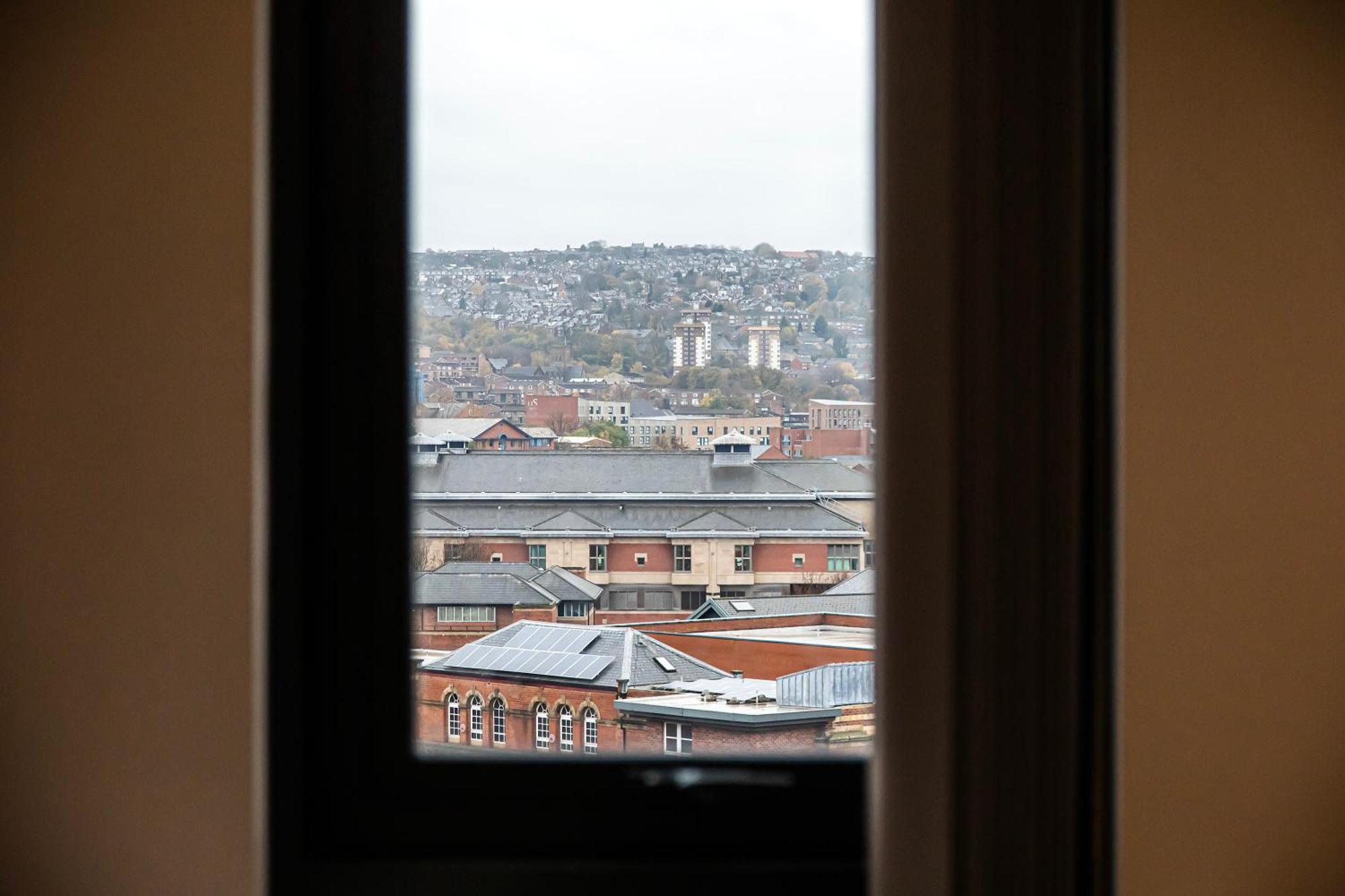 Stylish 2 Bed 104 - Centre, Free Parking, Coffee Machine & Netflix - Hosted By Host Save Apartment *