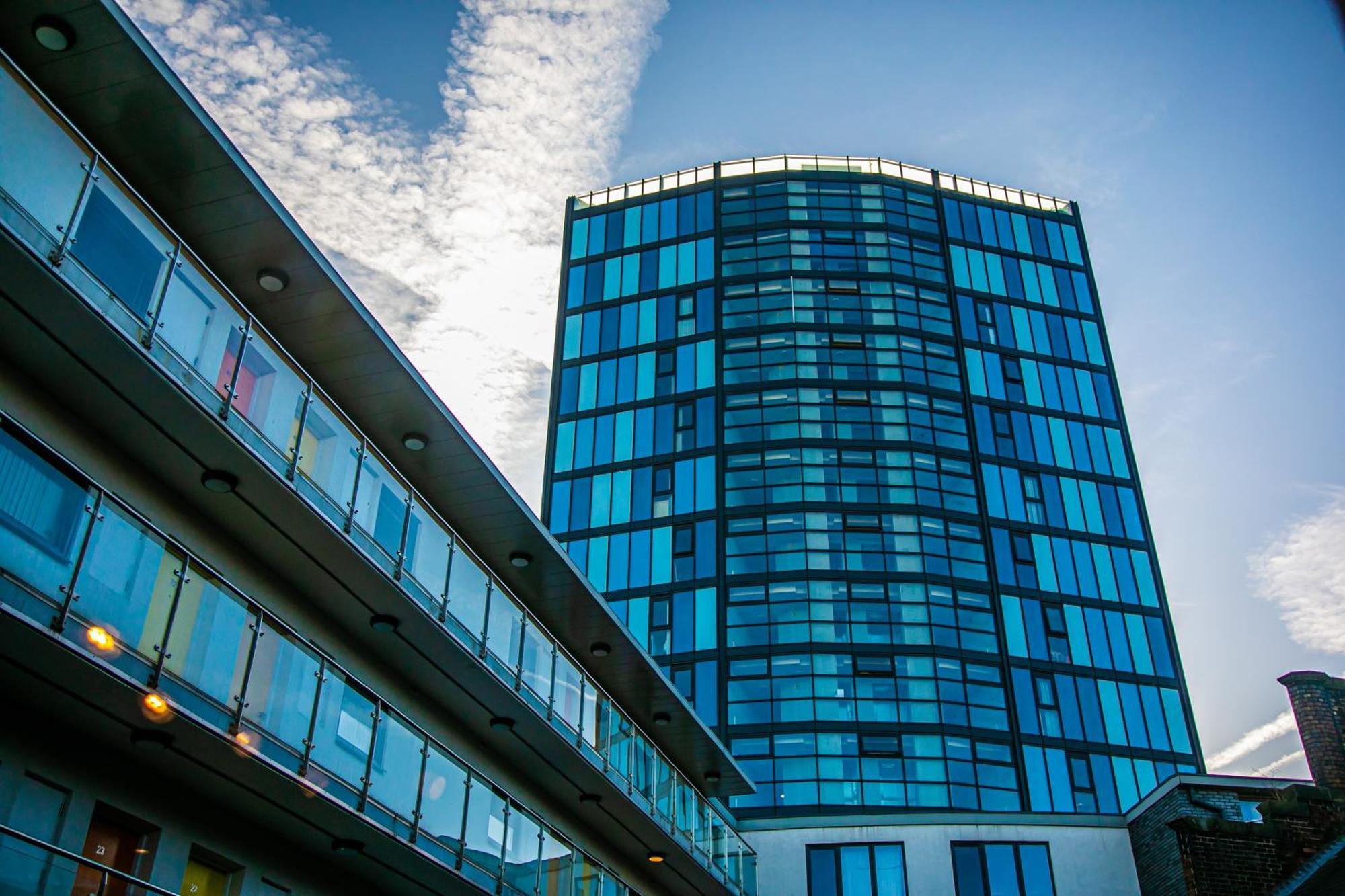 Apartment Stylish 2 Bed 104 - Centre, Free Parking, Coffee Machine & Netflix - Hosted By Host Save *