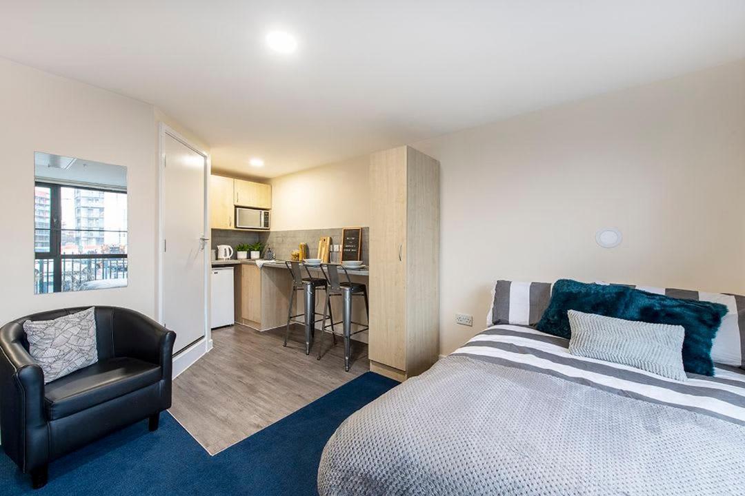 Apartamento Cosy And Modern And Private Ensuites At 3 Located Near The Of *