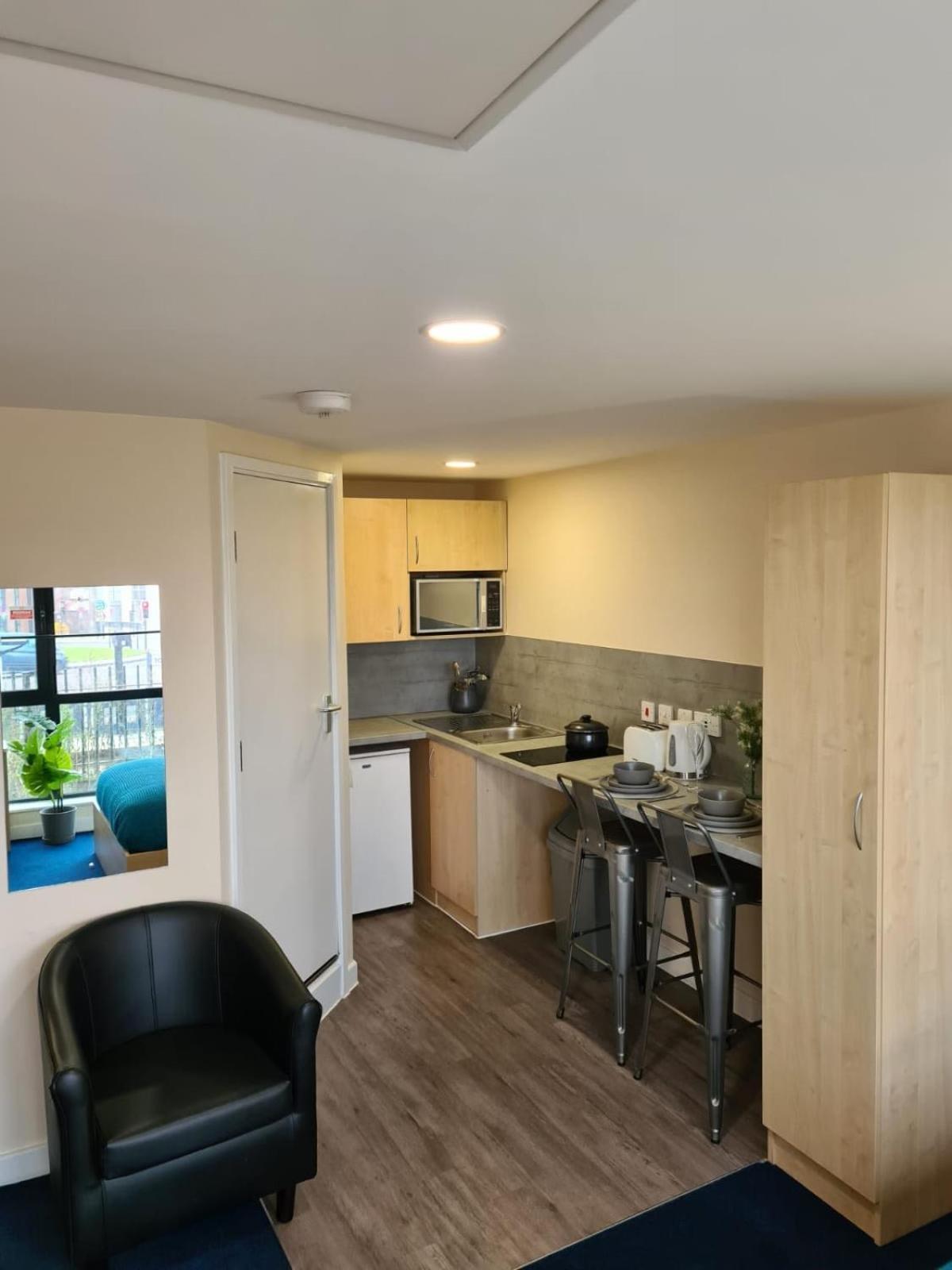 Cosy And Modern And Private Ensuites At 3 Located Near The Of Apartamento *