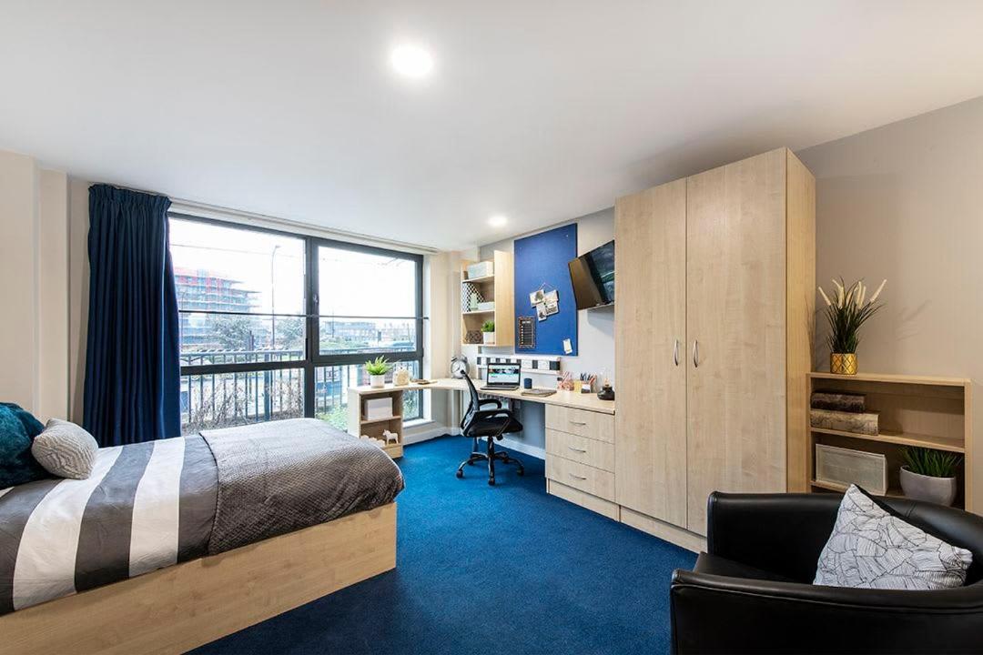 Cosy And Modern And Private Ensuites At 3 Located Near The Of * Sheffield