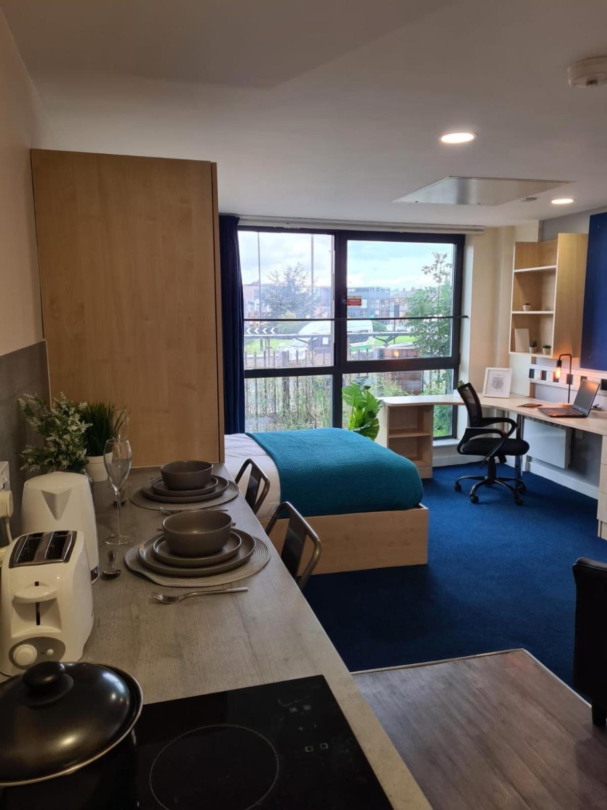 Cosy And Modern And Private Ensuites At 3 Located Near The Of Sheffield