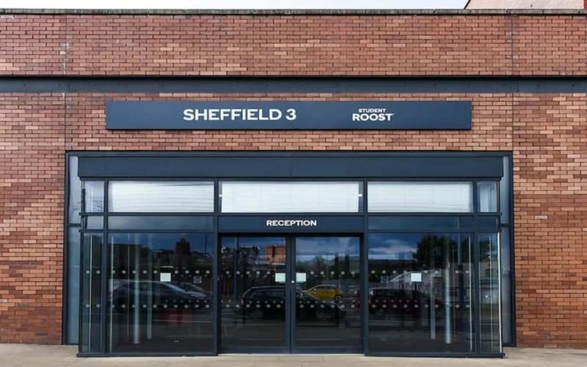 Cosy And Modern And Private Ensuites At 3 Located Near The Of *