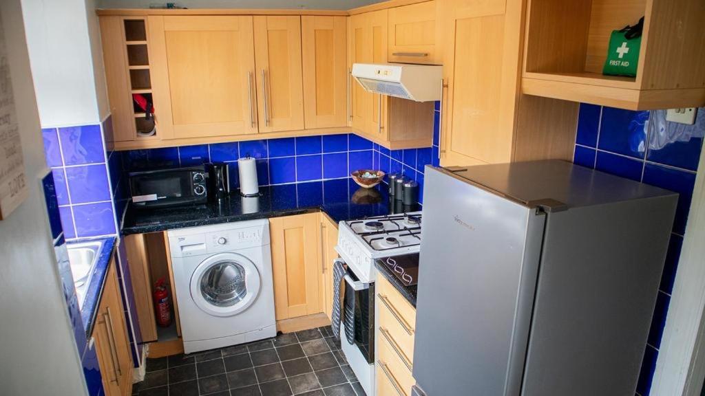 Holiday home Hilltop Place , Parkway M1 J33 Sheffield
