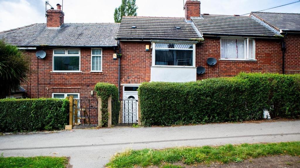 Hilltop Place , Parkway M1 J33 Holiday home Sheffield