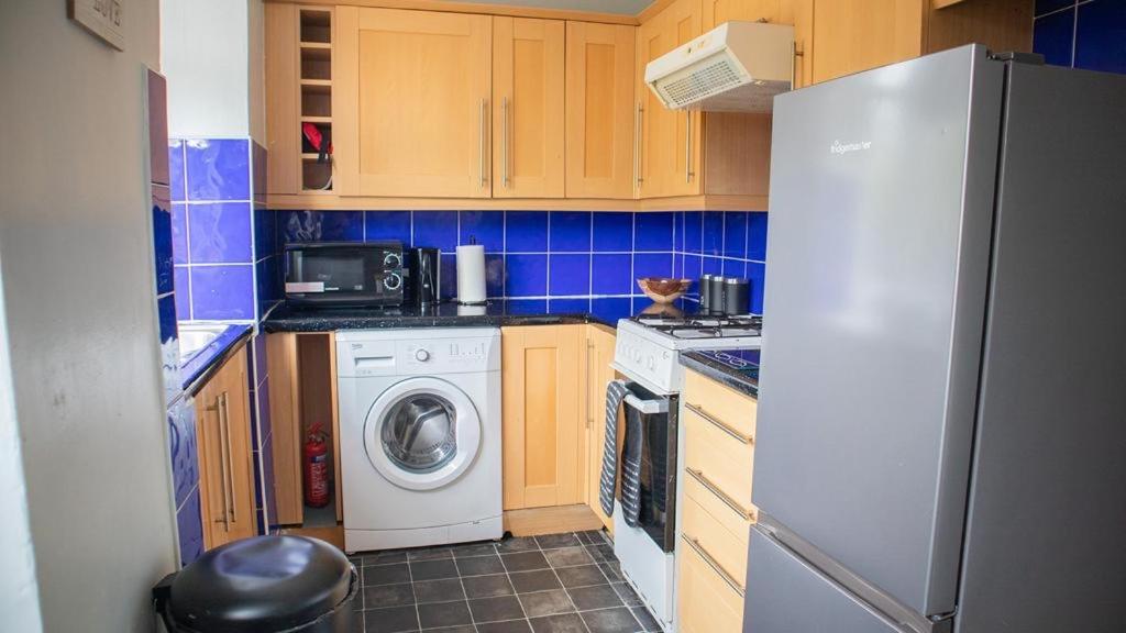 Hilltop Place , Parkway M1 J33 Holiday home