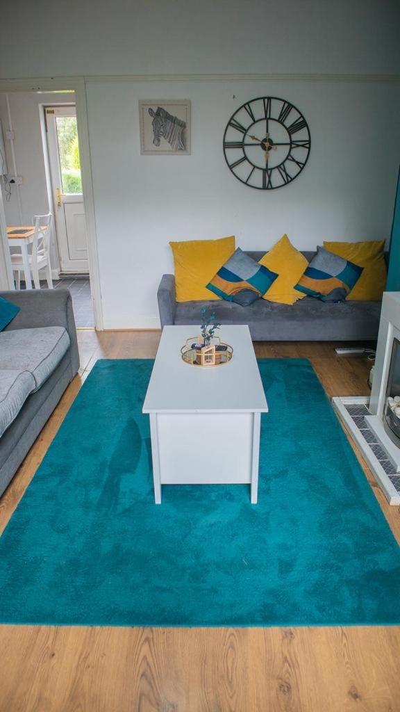 Hilltop Place , Parkway M1 J33