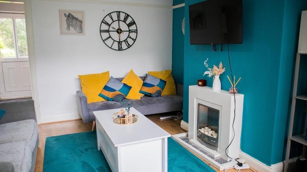 Hilltop Place , Parkway M1 J33